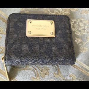 Michael Kors Jet Zip Around Bifold Wallet  NWOT